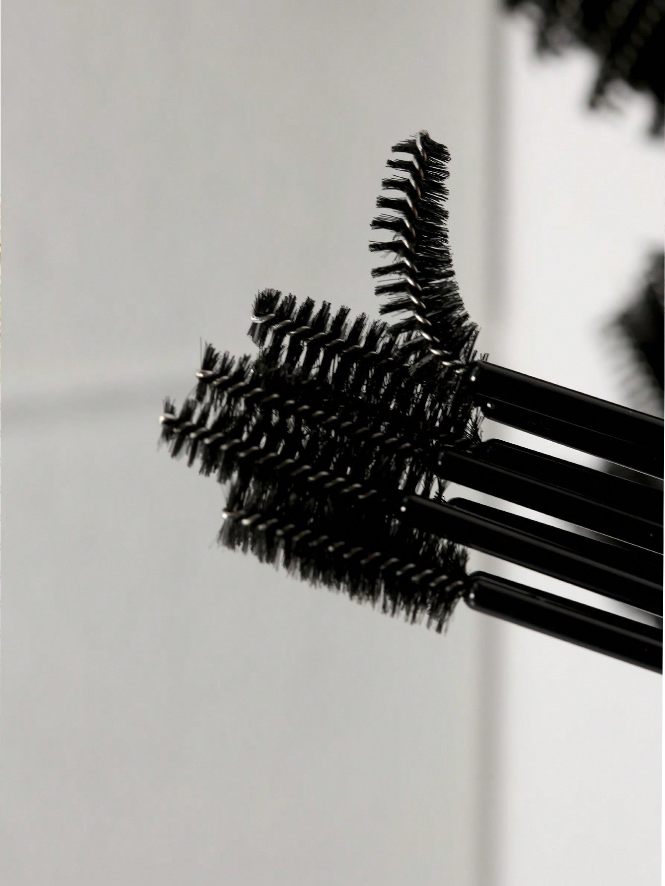 20pcs Disposable Eyelash Brush Black Mascara Wands Spoolies For Eyelash Extension Micro Eyelash Comb BrushEyebrow And Makeu UP Brush Tools